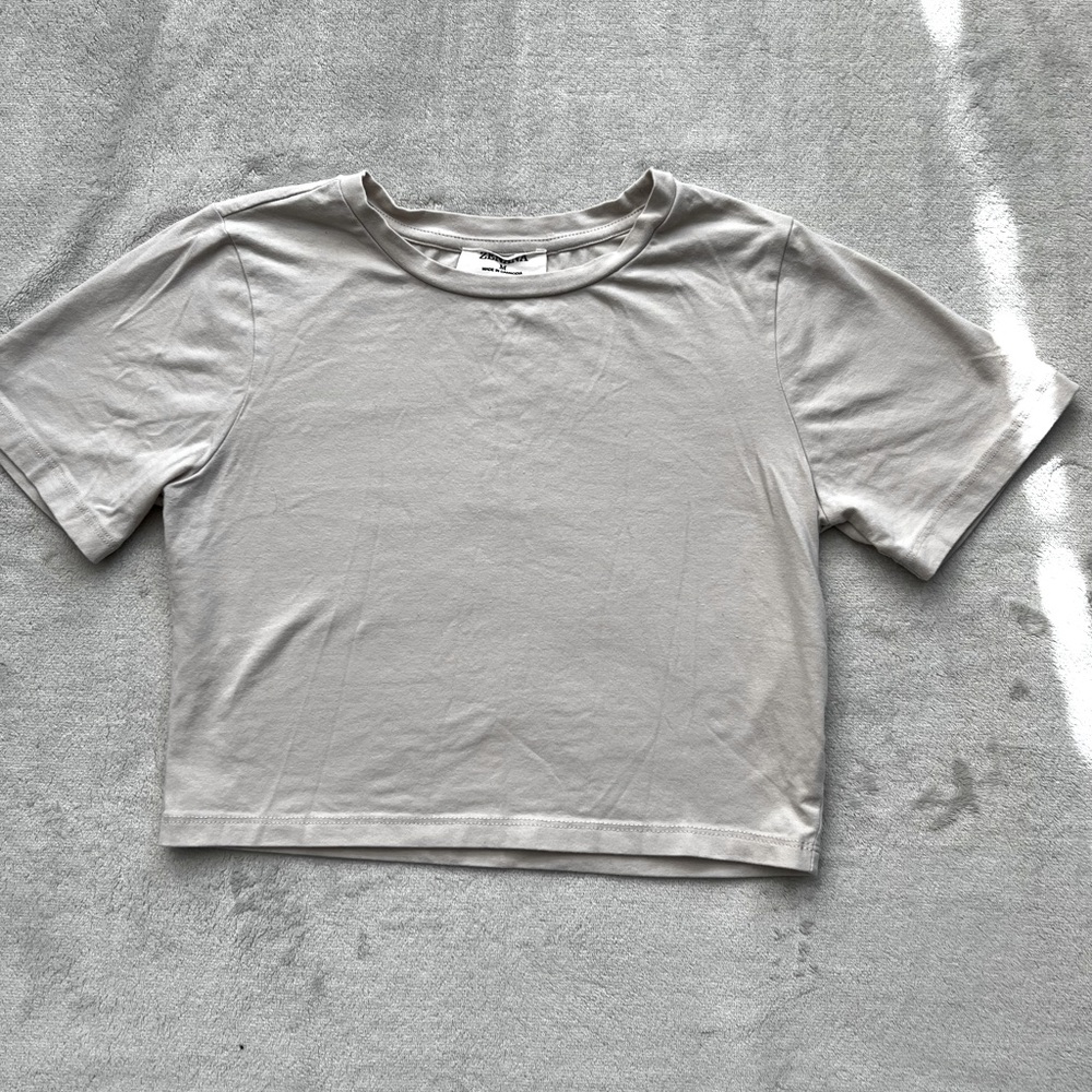 ❌SOLD❌ Off White Cream Basic Crew Neck Crop Top